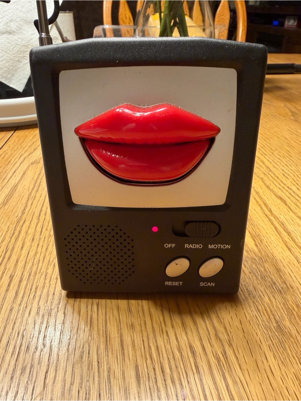 Vintage 90s Chatterbox Talking Lips Animated FM Radio